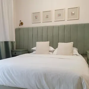Little Scotia Hotel